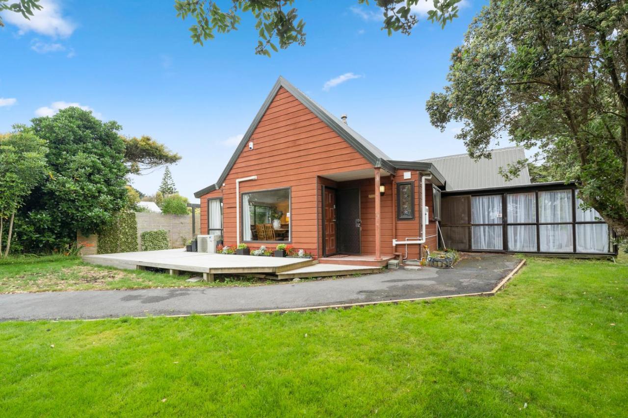 Wharerata - Otaki Beach Holiday Home Exteriör bild