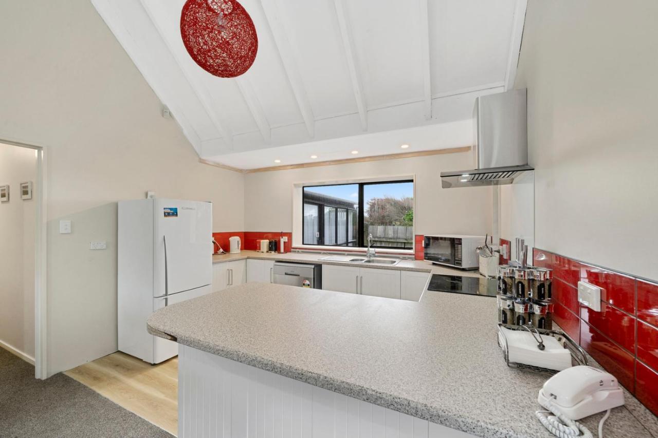Wharerata - Otaki Beach Holiday Home Exteriör bild